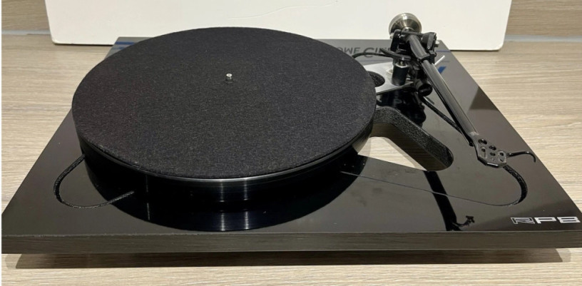 rega-planar-rp8-turntable-big-1