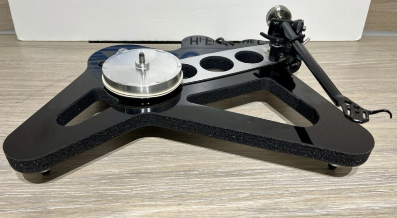 rega-planar-rp8-turntable-big-4