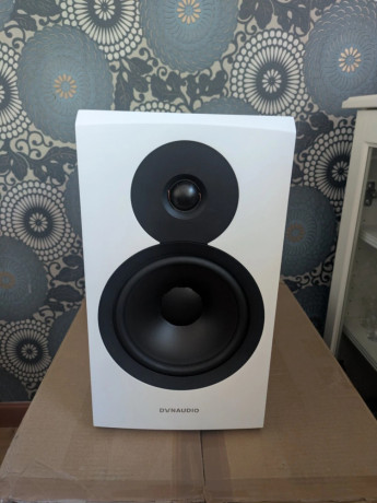 dynaudio-emit-20-high-end-big-0