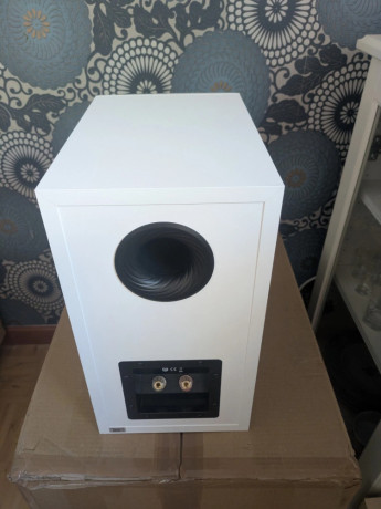 dynaudio-emit-20-high-end-big-1
