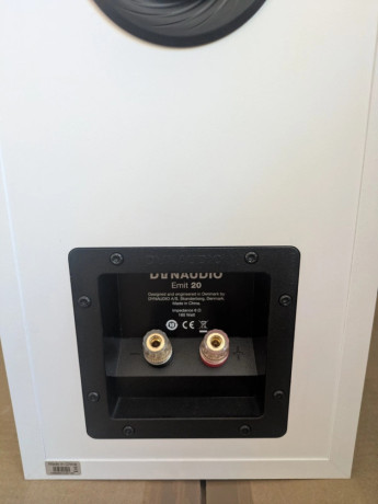 dynaudio-emit-20-high-end-big-2