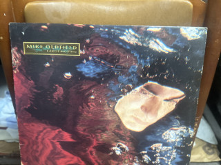 mike-oldfield-earth-moving