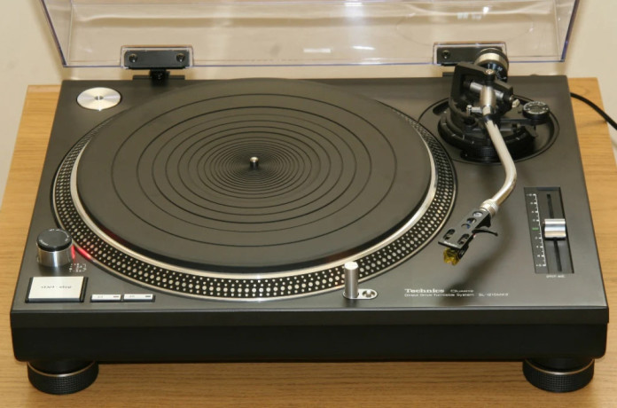 technics-sl-1210-mk2-big-0